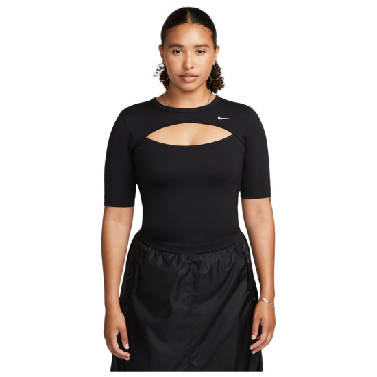 Nike Γυναικεία κοντομάνικη μπλούζα Sportswear Essentials Nike Γυναικεία κοντομάνικη μπλούζα Sportswear Essentials